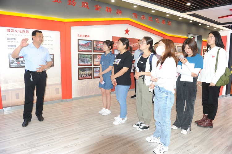 中央媒体&ldquo;走进红色美丽村庄&rdquo;网络主题宣传报道组来我市照金镇北梁村采访